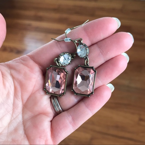 Forever 21 Jewelry - Beautiful pink and crystal earrings